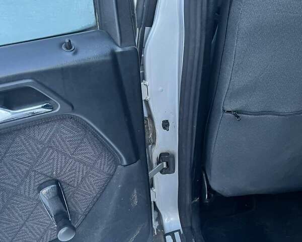 Сірий Мерседес Е-Клас, об'ємом двигуна 2.5 л та пробігом 390 тис. км за 3500 $, фото 35 на Automoto.ua