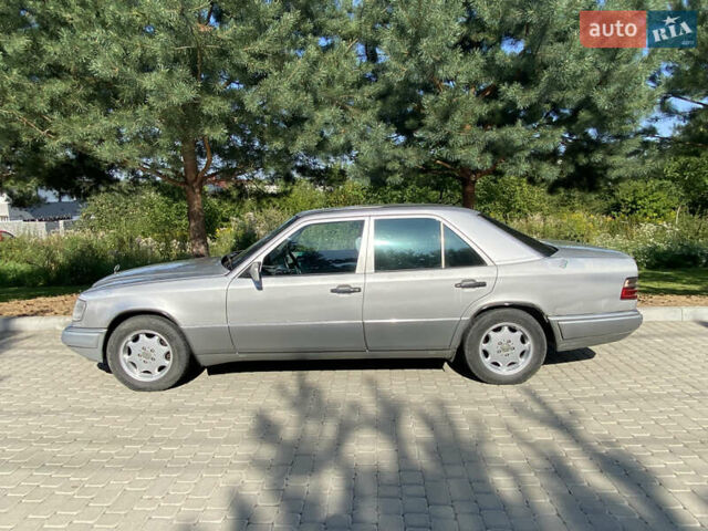 Серый Мерседес Е-Класс, объемом двигателя 2 л и пробегом 464 тыс. км за 5000 $, фото 3 на Automoto.ua