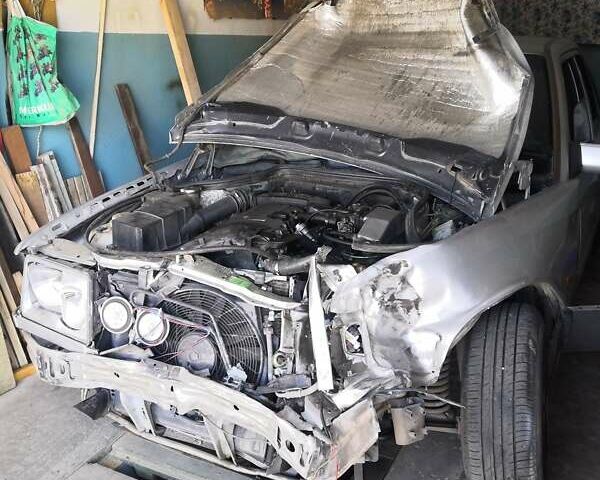 Сірий Мерседес Е-Клас, об'ємом двигуна 2 л та пробігом 435 тис. км за 1500 $, фото 2 на Automoto.ua