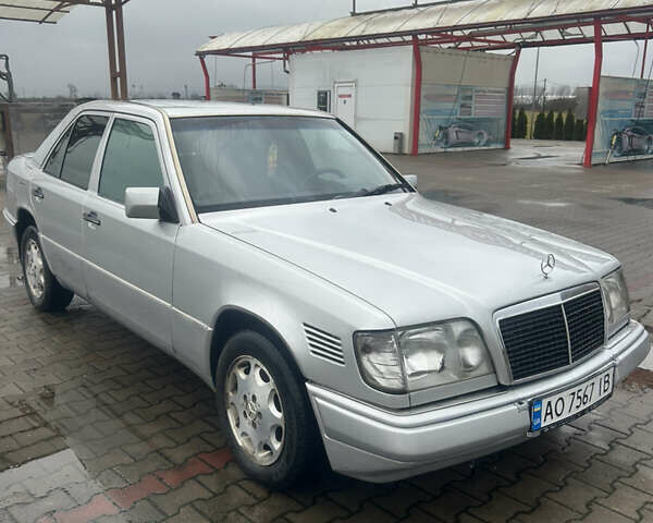 Сірий Мерседес Е-Клас, об'ємом двигуна 2.5 л та пробігом 450 тис. км за 3200 $, фото 1 на Automoto.ua