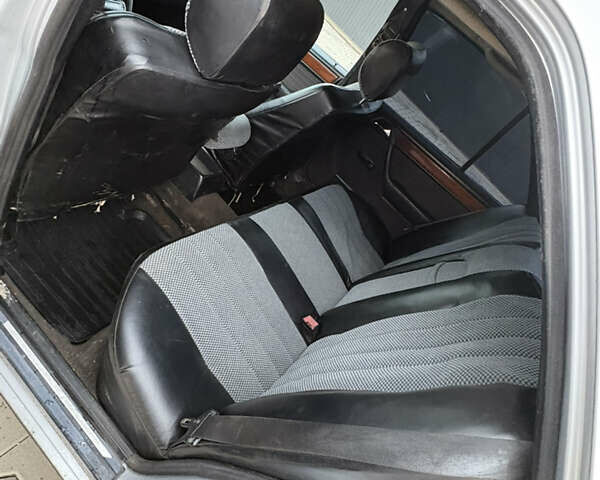 Сірий Мерседес Е-Клас, об'ємом двигуна 0 л та пробігом 300 тис. км за 2000 $, фото 5 на Automoto.ua