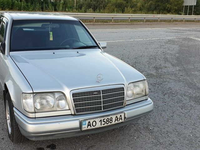 Сірий Мерседес Е-Клас, об'ємом двигуна 2 л та пробігом 400 тис. км за 3300 $, фото 7 на Automoto.ua