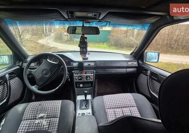 Сірий Мерседес Е-Клас, об'ємом двигуна 2 л та пробігом 547 тис. км за 2400 $, фото 26 на Automoto.ua