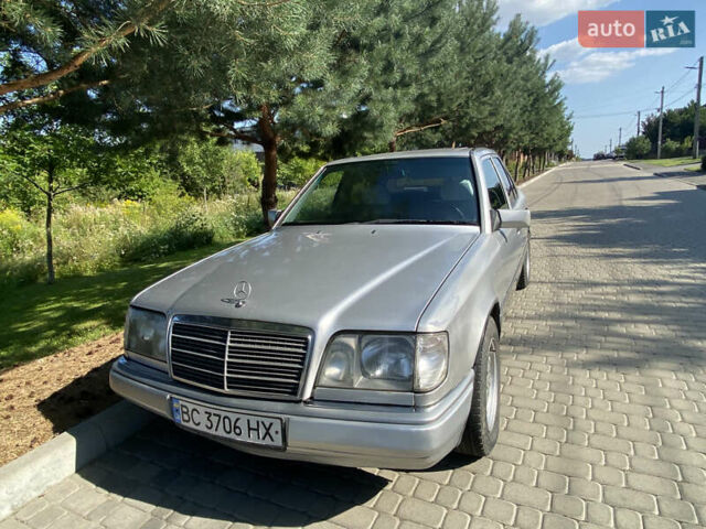 Серый Мерседес Е-Класс, объемом двигателя 2 л и пробегом 464 тыс. км за 5000 $, фото 1 на Automoto.ua