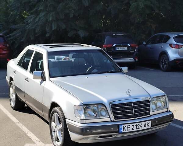 Сірий Мерседес Е-Клас, об'ємом двигуна 2.8 л та пробігом 303 тис. км за 4350 $, фото 1 на Automoto.ua