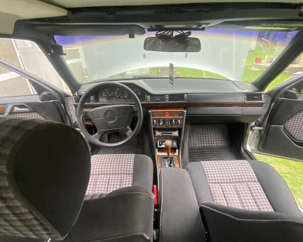 Серый Мерседес Е-Класс, объемом двигателя 2.2 л и пробегом 370 тыс. км за 1600 $, фото 6 на Automoto.ua