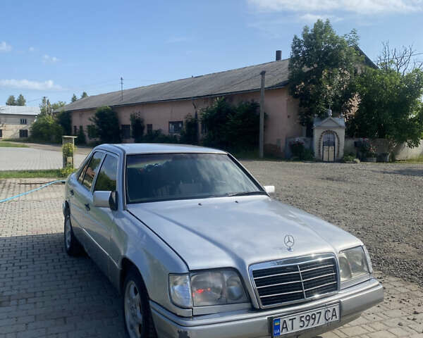 Серый Мерседес Е-Класс, объемом двигателя 2.2 л и пробегом 370 тыс. км за 1600 $, фото 1 на Automoto.ua