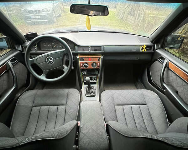 Сірий Мерседес Е-Клас, об'ємом двигуна 3 л та пробігом 443 тис. км за 2300 $, фото 9 на Automoto.ua