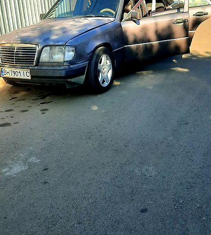 Сірий Мерседес Е-Клас, об'ємом двигуна 2.2 л та пробігом 560 тис. км за 4000 $, фото 5 на Automoto.ua