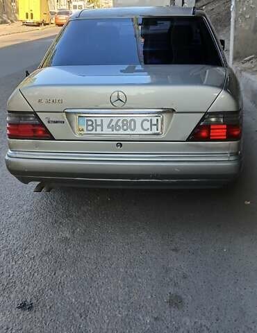 Сірий Мерседес Е-Клас, об'ємом двигуна 2.8 л та пробігом 391 тис. км за 3650 $, фото 18 на Automoto.ua