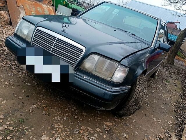 Сірий Мерседес Е-Клас, об'ємом двигуна 2 л та пробігом 356 тис. км за 3200 $, фото 1 на Automoto.ua