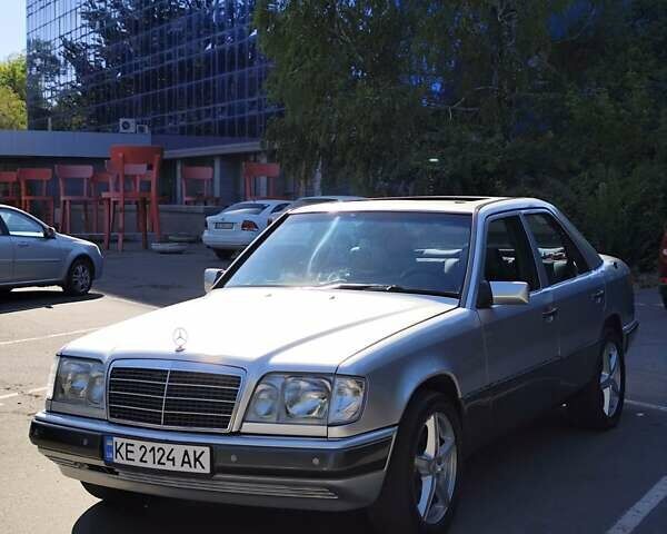 Сірий Мерседес Е-Клас, об'ємом двигуна 2.8 л та пробігом 303 тис. км за 4350 $, фото 45 на Automoto.ua