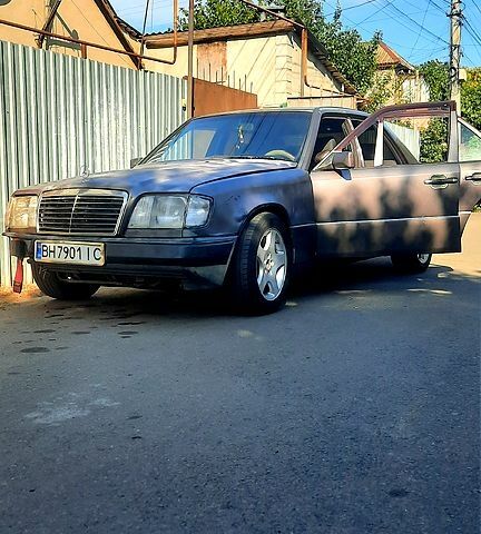 Сірий Мерседес Е-Клас, об'ємом двигуна 2.2 л та пробігом 560 тис. км за 4000 $, фото 4 на Automoto.ua