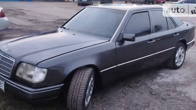 Сірий Мерседес Е-Клас, об'ємом двигуна 2.2 л та пробігом 460 тис. км за 2800 $, фото 4 на Automoto.ua