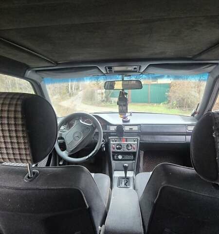 Сірий Мерседес Е-Клас, об'ємом двигуна 2 л та пробігом 547 тис. км за 2400 $, фото 27 на Automoto.ua