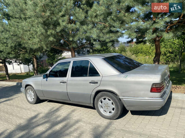 Серый Мерседес Е-Класс, объемом двигателя 2 л и пробегом 464 тыс. км за 5000 $, фото 4 на Automoto.ua