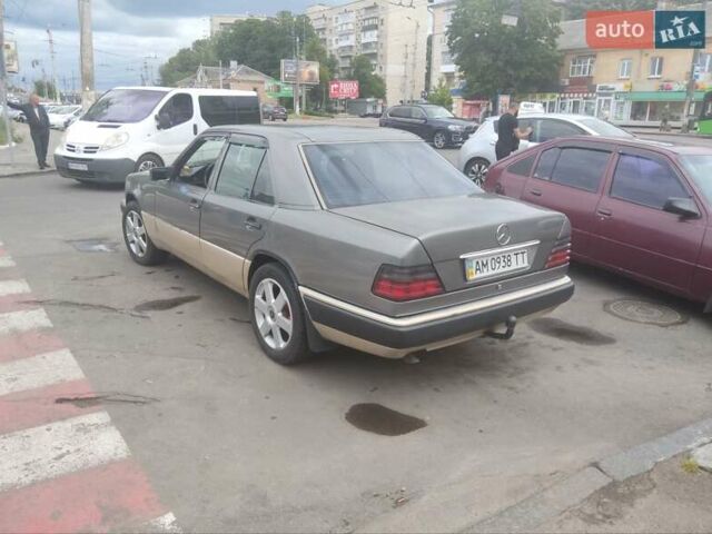 Сірий Мерседес Е-Клас, об'ємом двигуна 2.2 л та пробігом 388 тис. км за 2700 $, фото 4 на Automoto.ua