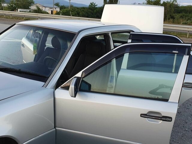 Сірий Мерседес Е-Клас, об'ємом двигуна 2 л та пробігом 400 тис. км за 3300 $, фото 5 на Automoto.ua