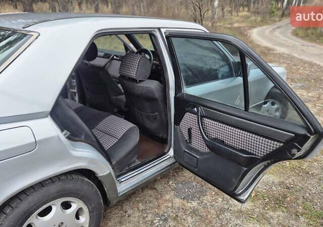 Сірий Мерседес Е-Клас, об'ємом двигуна 2 л та пробігом 547 тис. км за 2400 $, фото 15 на Automoto.ua