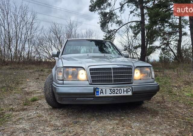 Сірий Мерседес Е-Клас, об'ємом двигуна 2 л та пробігом 547 тис. км за 2400 $, фото 24 на Automoto.ua