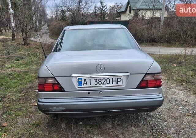 Сірий Мерседес Е-Клас, об'ємом двигуна 2 л та пробігом 547 тис. км за 2400 $, фото 5 на Automoto.ua