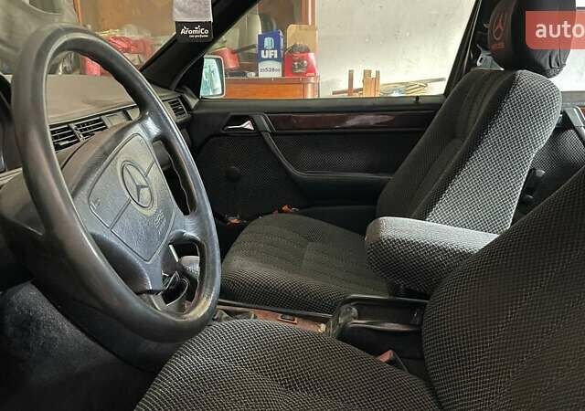 Сірий Мерседес Е-Клас, об'ємом двигуна 2 л та пробігом 431 тис. км за 3000 $, фото 4 на Automoto.ua