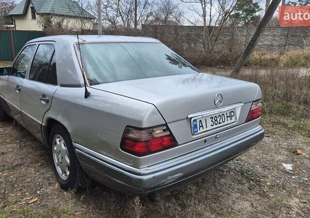 Сірий Мерседес Е-Клас, об'ємом двигуна 2 л та пробігом 547 тис. км за 2400 $, фото 4 на Automoto.ua