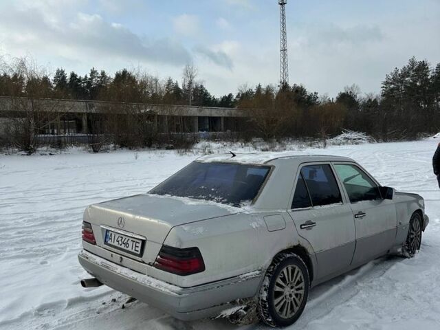 Серый Мерседес Е-Класс, объемом двигателя 2.2 л и пробегом 458 тыс. км за 1303 $, фото 2 на Automoto.ua