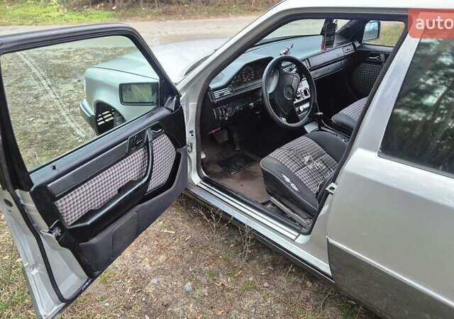 Сірий Мерседес Е-Клас, об'ємом двигуна 2 л та пробігом 547 тис. км за 2400 $, фото 12 на Automoto.ua