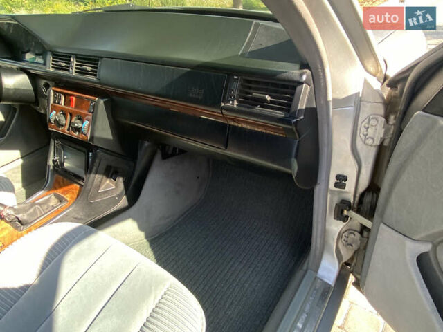 Серый Мерседес Е-Класс, объемом двигателя 2 л и пробегом 464 тыс. км за 5000 $, фото 15 на Automoto.ua