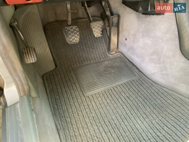 Серый Мерседес Е-Класс, объемом двигателя 2 л и пробегом 464 тыс. км за 5000 $, фото 12 на Automoto.ua