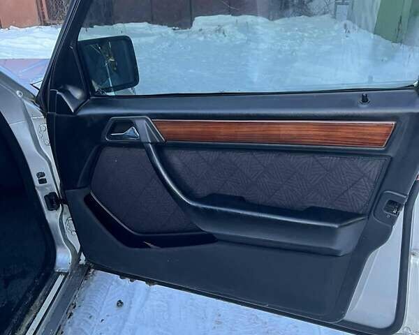 Сірий Мерседес Е-Клас, об'ємом двигуна 2.5 л та пробігом 390 тис. км за 3500 $, фото 24 на Automoto.ua