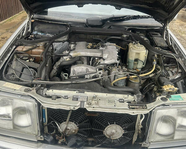 Сірий Мерседес Е-Клас, об'ємом двигуна 2.5 л та пробігом 450 тис. км за 3200 $, фото 9 на Automoto.ua