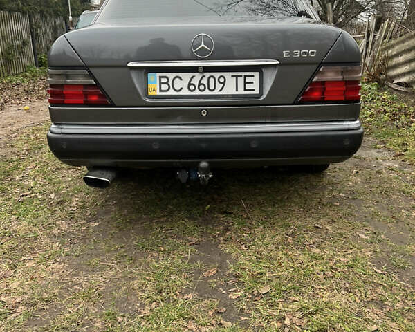 Сірий Мерседес Е-Клас, об'ємом двигуна 3 л та пробігом 443 тис. км за 2300 $, фото 5 на Automoto.ua