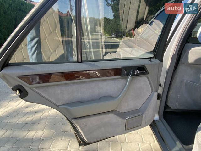 Серый Мерседес Е-Класс, объемом двигателя 2 л и пробегом 464 тыс. км за 5000 $, фото 19 на Automoto.ua