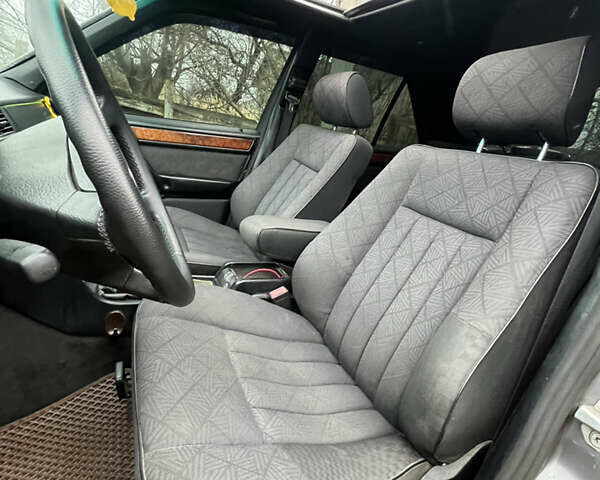 Сірий Мерседес Е-Клас, об'ємом двигуна 3 л та пробігом 443 тис. км за 2300 $, фото 10 на Automoto.ua