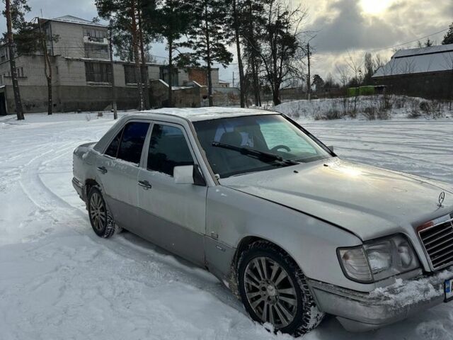 Серый Мерседес Е-Класс, объемом двигателя 2.2 л и пробегом 458 тыс. км за 1303 $, фото 3 на Automoto.ua