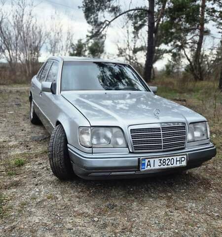 Сірий Мерседес Е-Клас, об'ємом двигуна 2 л та пробігом 547 тис. км за 2400 $, фото 1 на Automoto.ua