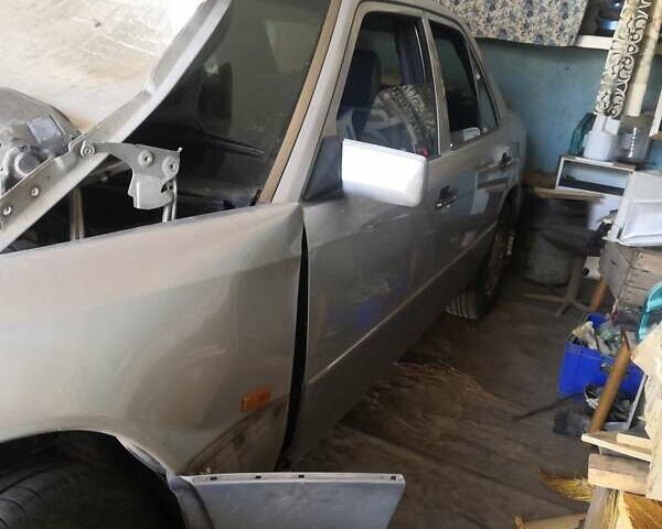 Сірий Мерседес Е-Клас, об'ємом двигуна 2 л та пробігом 435 тис. км за 1500 $, фото 7 на Automoto.ua