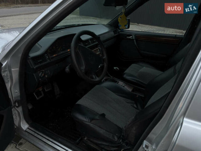 Сірий Мерседес Е-Клас, об'ємом двигуна 0 л та пробігом 300 тис. км за 2000 $, фото 6 на Automoto.ua