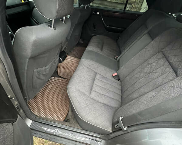 Сірий Мерседес Е-Клас, об'ємом двигуна 3 л та пробігом 443 тис. км за 2300 $, фото 12 на Automoto.ua