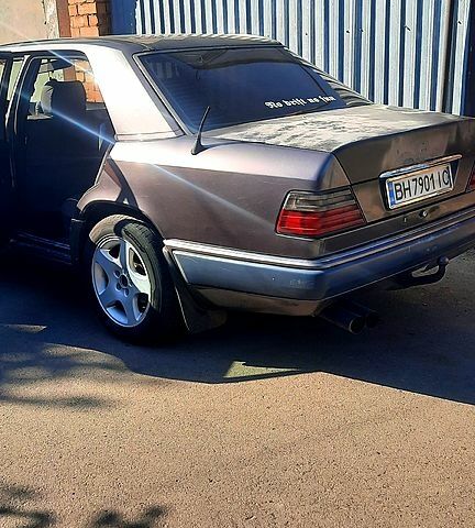 Сірий Мерседес Е-Клас, об'ємом двигуна 2.2 л та пробігом 560 тис. км за 4000 $, фото 1 на Automoto.ua