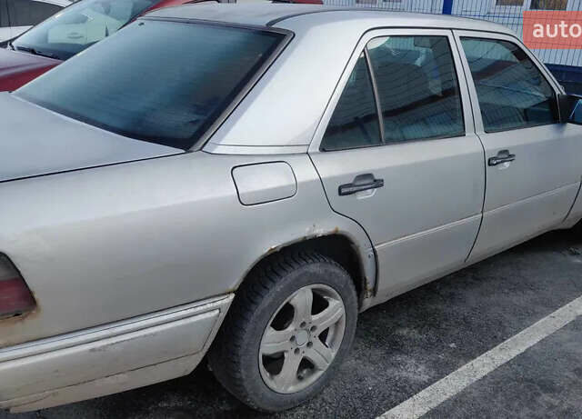 Сірий Мерседес Е-Клас, об'ємом двигуна 2.2 л та пробігом 500 тис. км за 2600 $, фото 4 на Automoto.ua