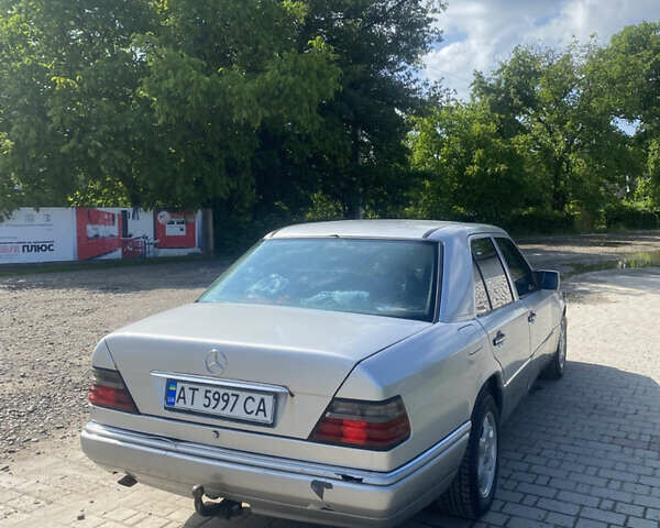 Серый Мерседес Е-Класс, объемом двигателя 2.2 л и пробегом 370 тыс. км за 1600 $, фото 3 на Automoto.ua