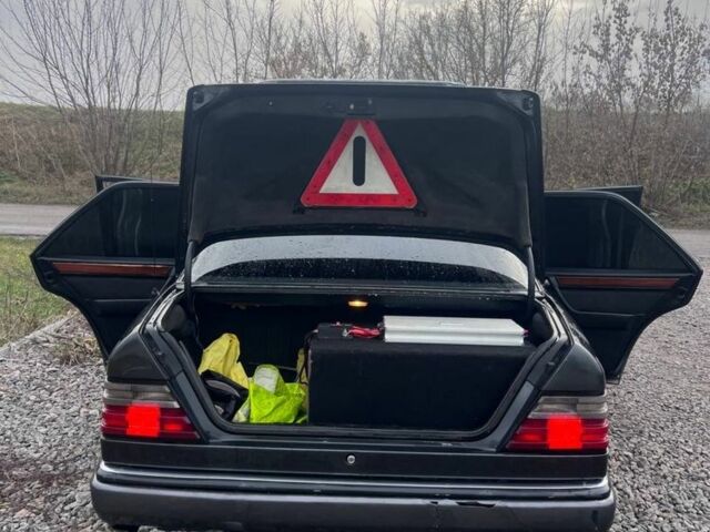 Сірий Мерседес Е-Клас, об'ємом двигуна 0 л та пробігом 353 тис. км за 3200 $, фото 10 на Automoto.ua