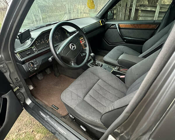 Сірий Мерседес Е-Клас, об'ємом двигуна 3 л та пробігом 443 тис. км за 2300 $, фото 11 на Automoto.ua