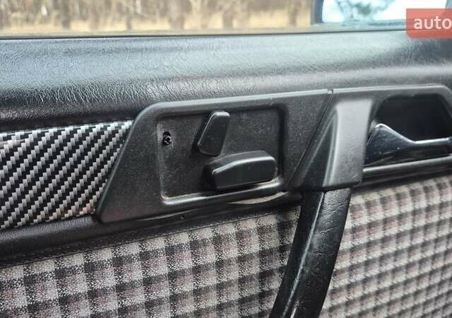 Сірий Мерседес Е-Клас, об'ємом двигуна 2 л та пробігом 547 тис. км за 2400 $, фото 32 на Automoto.ua