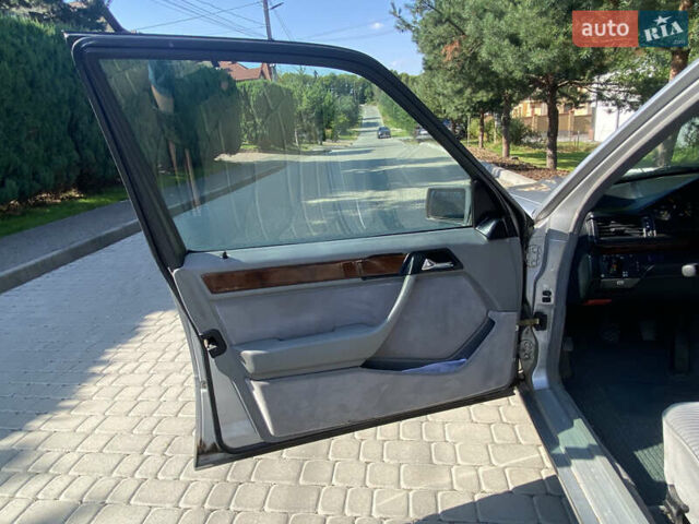 Серый Мерседес Е-Класс, объемом двигателя 2 л и пробегом 464 тыс. км за 5000 $, фото 10 на Automoto.ua