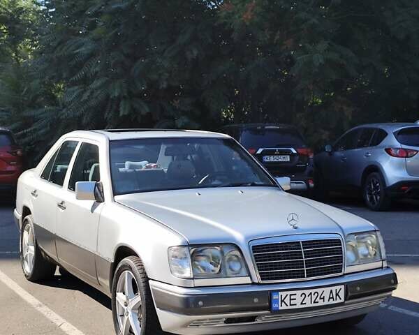 Сірий Мерседес Е-Клас, об'ємом двигуна 2.8 л та пробігом 303 тис. км за 4350 $, фото 49 на Automoto.ua