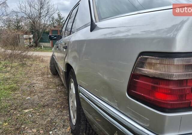 Сірий Мерседес Е-Клас, об'ємом двигуна 2 л та пробігом 547 тис. км за 2400 $, фото 28 на Automoto.ua